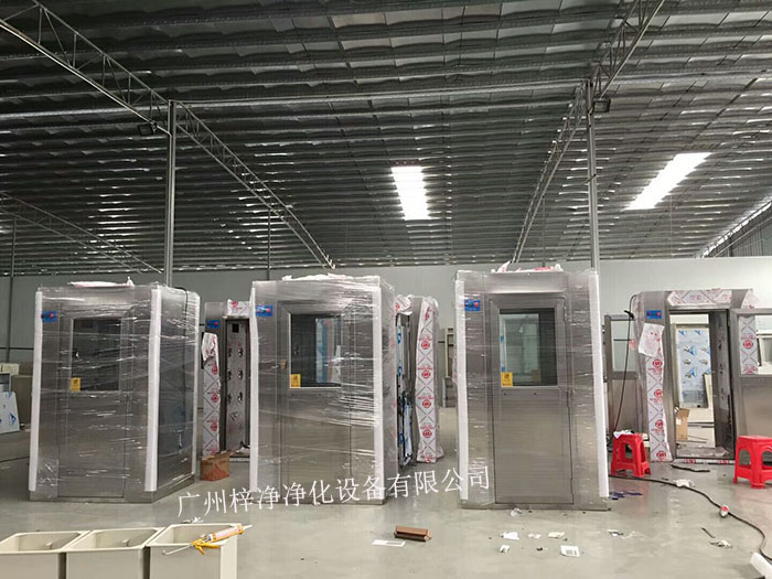 風(fēng)淋室可以加長(zhǎng)二米、三米、四米長(zhǎng)等等。