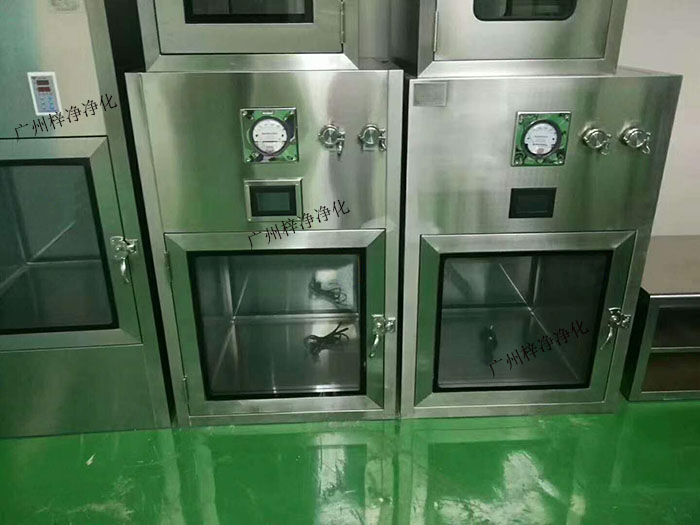 層流傳遞窗適用于需要隔離不同潔凈度級別的房間，如潔凈室與普通房間之間的連接、不同潔凈度級別潔凈室之間的連接等。