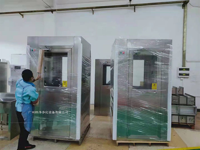 風淋室在運輸前，應對風淋室進行徹底的清潔，并確保內部干燥