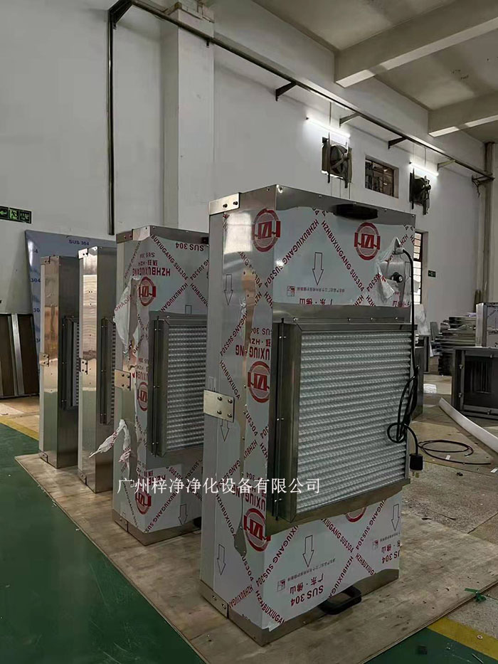 FFU是根據(jù)潔凈車間的面積和潔凈度等級,合理計(jì)算FFU的數(shù)量,確保每個區(qū)域都能達(dá)到所需的潔凈度。 FFU是根據(jù)潔凈車間的面積和潔凈度等級,合理計(jì)算FFU的數(shù)量,確保每個區(qū)域都能達(dá)到所需的潔凈度。