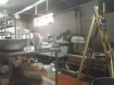 漢麗軒烤肉超市昌平店的后廚環境。
