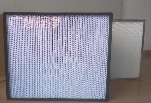 HS有隔板高效過濾器可廣泛用于光學電子、LCD液晶制造，生物醫藥、精密儀器、飲料食品，PCB印刷等行業無塵凈化車間的空調末端送風處。